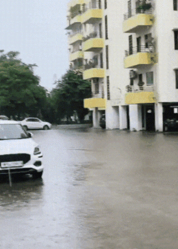 MP Flood: बारिश का रौद्र रूप, कई जिलों में बाढ़ जैसे हालात; भोपाल में स्कूलों की छुट्टी, Madhya-pradesh Hindi News
