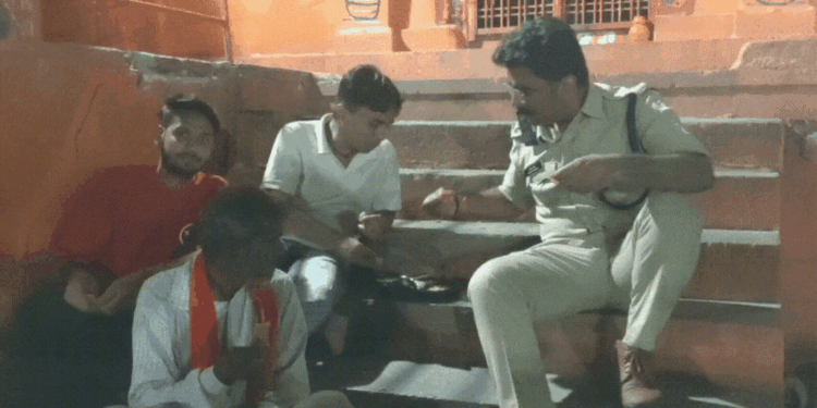 वर्दी भी, हमदर्दी भी; दिल छू लेगा उज्जैन SP प्रदीप शर्मा का ये वीडियो वायरल, Madhya-pradesh Hindi News