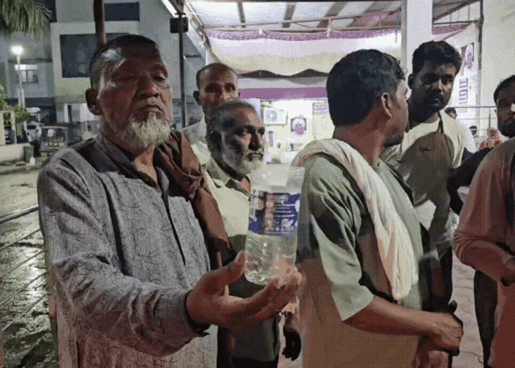 MP में ईद मिलादुन्नबी के बीच खौफनाक वारदात, सनकी ने लोगों पर पेट्रोल डालकर आग लगाई; 4 झुलसे, Madhya-pradesh Hindi News