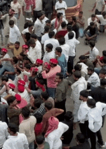 लखनऊ में 243 भैंसों की नीलामी को लेकर बवाल, सपा-आजाद समाज पार्टी का जोरदार प्रदर्शन, Uttar-pradesh Hindi News