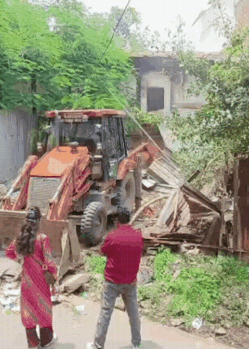 सिंहस्थ 2028 से पहले उज्जैन में JCB ऐक्शन, हरसिद्धि मंदिर के पास अवैध निर्माण पर चला बुलडोजर, Madhya-pradesh Hindi News