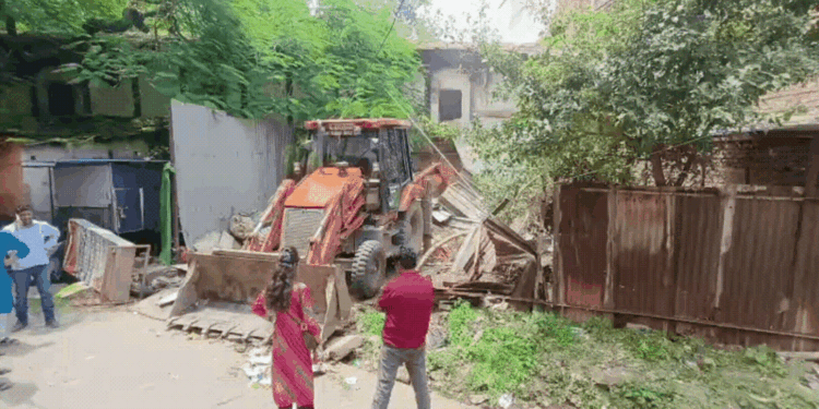 सिंहस्थ 2028 से पहले उज्जैन में JCB ऐक्शन, हरसिद्धि मंदिर के पास अवैध निर्माण पर चला बुलडोजर, Madhya-pradesh Hindi News