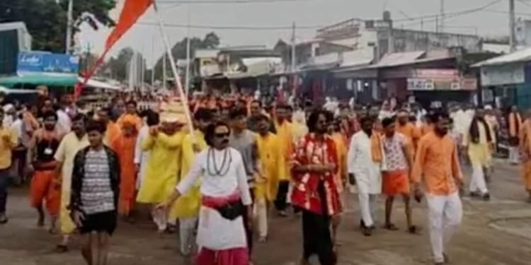 बैतूल की 120 KM कांवड़ यात्रा में उमड़ा जनसैलाब, चिचोली में शिवभक्तों पर हुई पुष्पवर्षा, मध्य प्रदेश वीडियो न्यूज