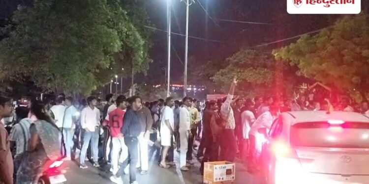 MP में कांवड़ियों को बेरहमी से पीटा,सरिए और हथौड़ों से भी हमला; 20 के खिलाफ केस दर्ज, Madhya-pradesh Hindi News