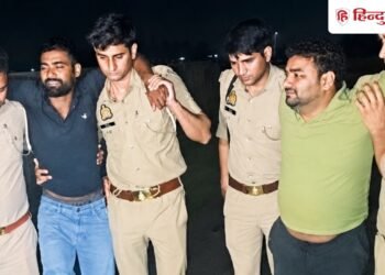 पत्नी को ब्लैकमेल करता था छात्र; पति ने कर दी हत्या, पुलिस ने एनकाउंटर में दबोचा, Uttar-pradesh Hindi News