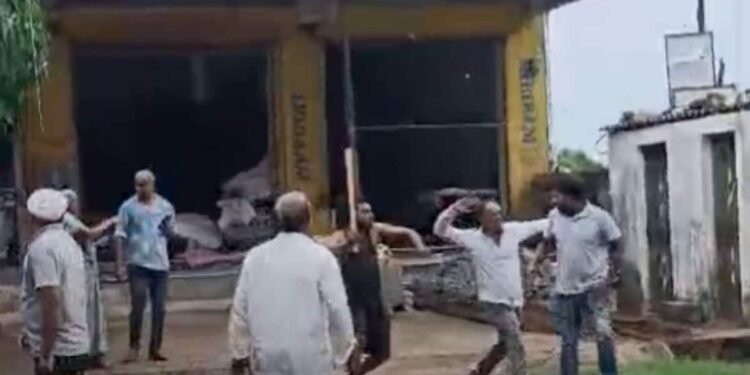 श्योपुर के कराहल में खाद-बीज दुकानों की जांच के दौरान कृषि विभाग की टीम से मारपीट का आरोप, मध्य प्रदेश वीडियो न्यूज