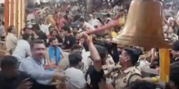 उज्जैन के महाकाल मंदिर में हंगामा, बैरिकेडिंग तोड़ी और सुरक्षाकर्मियों से मारपीट, होगी कार्रवाई, मध्य प्रदेश वीडियो न्यूज