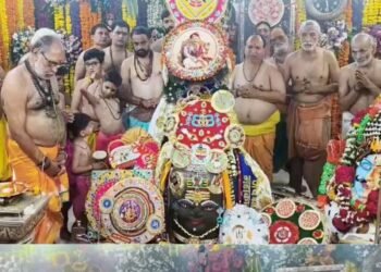 उज्जैन में बाबा महाकाल को बांधी देश की पहली राखी, 2 फीट की विशेष राखी से हुआ श्रृंगार, मध्य प्रदेश वीडियो न्यूज
