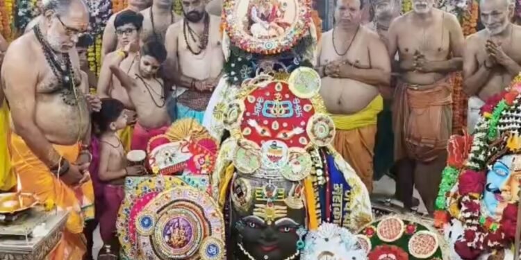 उज्जैन में बाबा महाकाल को बांधी देश की पहली राखी, 2 फीट की विशेष राखी से हुआ श्रृंगार, मध्य प्रदेश वीडियो न्यूज