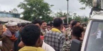 डिंडौरी के कौड़ियां गांव में युवक की संदिग्ध मौत पर परिजनों का प्रदर्शन, हत्या की आशंका में नेशनल हाईवे जाम, मध्य प्रदेश वीडियो न्यूज