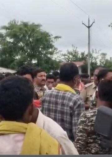 डिंडौरी के कौड़ियां गांव में युवक की संदिग्ध मौत पर परिजनों का प्रदर्शन, हत्या की आशंका में नेशनल हाईवे जाम, मध्य प्रदेश वीडियो न्यूज