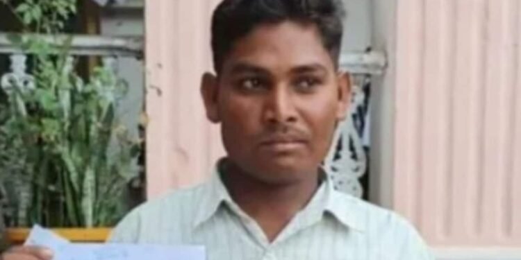 शिवपुरी के रन्नौद में जिंदा आदिवासी युवक को सरकारी रिकॉर्ड में मृत घोषित किया, तीन साल से सुधार की मांग, मध्य प्रदेश वीडियो न्यूज