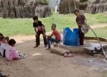 मुरैना के पोरसा सरकारी स्कूल में बच्चों से बर्तन-सफाई कराने का आरोप, BEO से शिकायत, मध्य प्रदेश वीडियो न्यूज