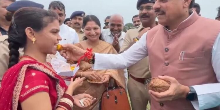 रक्षाबंधन पर खाचरौद पहुंचे CM मोहन यादव, माया और मनीषा ने बांधी राखी, मध्य प्रदेश वीडियो न्यूज