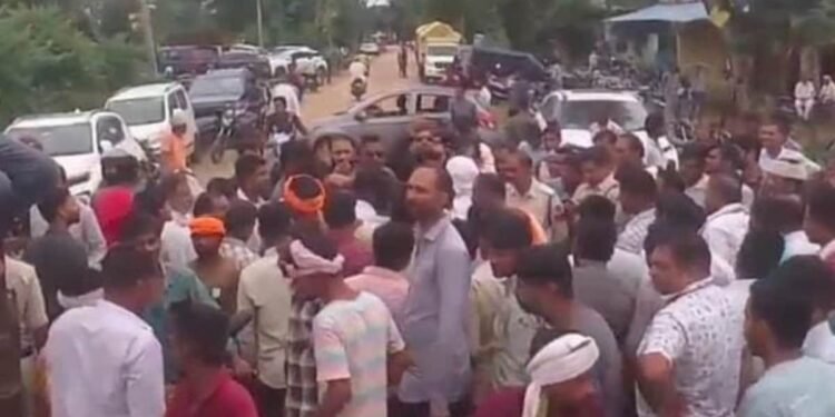 नरसिंहपुर में मूंग खरीदी में भेदभाव का आरोप, किसानों ने ट्रैक्टर-ट्रॉलियों से लगाया जाम, मध्य प्रदेश वीडियो न्यूज