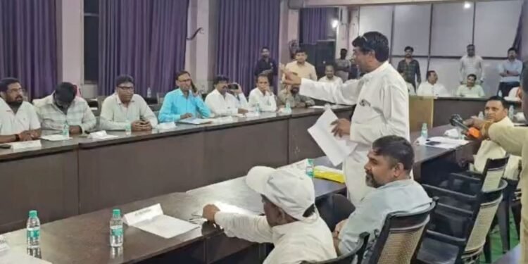मुरैना नगर निगम बैठक में जमकर हंगामा, हस्ताक्षर विवाद पर भिड़े सत्ता पक्ष और विपक्ष, मध्य प्रदेश वीडियो न्यूज