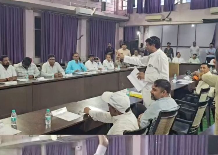 मुरैना नगर निगम बैठक में जमकर हंगामा, हस्ताक्षर विवाद पर भिड़े सत्ता पक्ष और विपक्ष, मध्य प्रदेश वीडियो न्यूज