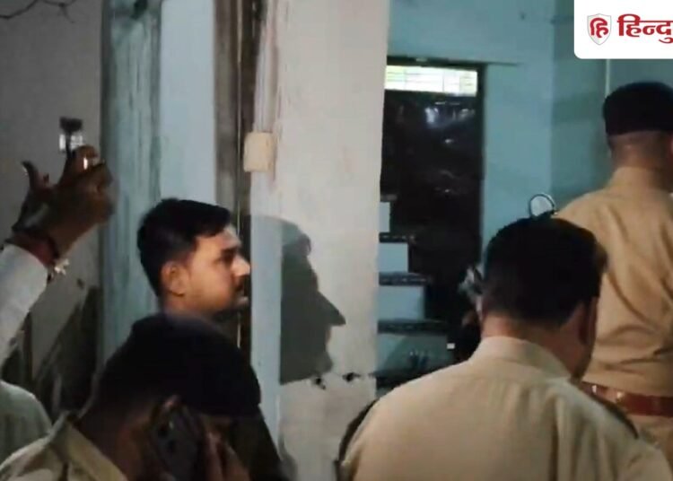 MP: ड्राइवर के घर बंदूक तलाशने गई पुलिस को मिला नोटों का अंबार, मंगानी पड़ी मशीन, Madhya-pradesh Hindi News