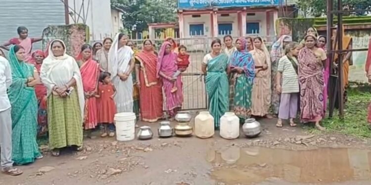 डिंडौरी के समनापुर में एक महीने से पेयजल संकट, जनपद पंचायत गेट बंद कर प्रदर्शन, मध्य प्रदेश वीडियो न्यूज