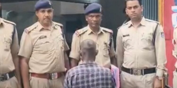 डिंडोरी में ₹1000 के विवाद के बाद पत्नी की हत्या का आरोप, पोस्टमार्टम रिपोर्ट के आधार पर पति गिरफ्तार, मध्य प्रदेश वीडियो न्यूज