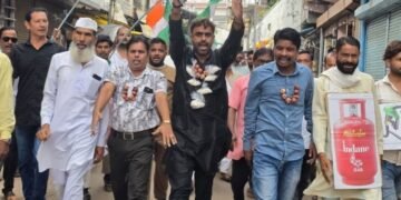 उमरिया के पाली में महंगाई के खिलाफ कांग्रेस का प्रदर्शन, प्याज-शक्कर की माला पहनकर जताया विरोध, मध्य प्रदेश वीडियो न्यूज