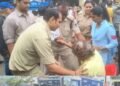 रतलाम के डोसीगांव PM आवास योजना फ्लैट खाली कराने की कार्रवाई पर हंगामा, पूर्व विधायक पारस सकलेचा की आयुक्त से तीखी बहस, मध्य प्रदेश वीडियो न्यूज