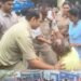 रतलाम के डोसीगांव PM आवास योजना फ्लैट खाली कराने की कार्रवाई पर हंगामा, पूर्व विधायक पारस सकलेचा की आयुक्त से तीखी बहस, मध्य प्रदेश वीडियो न्यूज