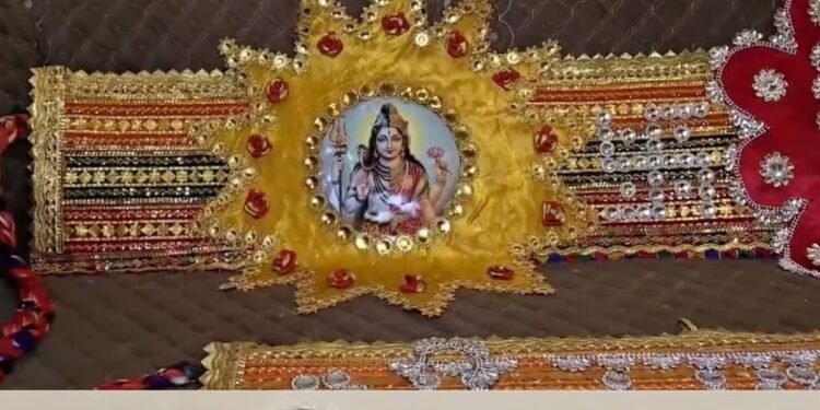 मंदसौर की अर्पणा 19 साल से बाबा पशुपतिनाथ को बांध रहीं 12 फीट की राखी, मायके जयपुर नहीं जातीं, मध्य प्रदेश वीडियो न्यूज