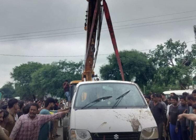 राजगढ़ में उफनते नाले में बही 11 यात्रियों से भरी ईको, 6 शव बरामद; रेस्क्यू जारी, मध्य प्रदेश वीडियो न्यूज