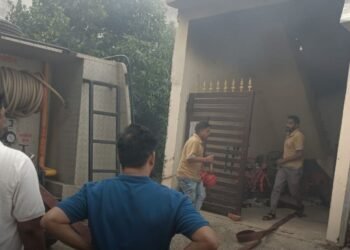रीवा में पारिवारिक विवाद के बाद घर में लगी भीषण आग, पति-पत्नी ने लगाए एक-दूसरे पर आरोप, मध्य प्रदेश वीडियो न्यूज