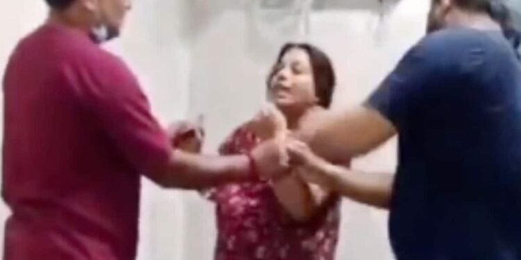 रीवा के सरकारी अस्पताल में प्रसव के बाद मां-नवजात की मौत, इलाज पर सवाल उठाता वीडियो वायरल, मध्य प्रदेश वीडियो न्यूज