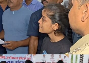 मंदसौर के मल्हारगढ़ में जाति प्रमाण पत्र के लिए रोई छात्रा, डिप्टी CM ने अधिकारियों को किया तलब, मध्य प्रदेश वीडियो न्यूज