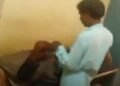 सिंगरौली के CHC निवास में सफाईकर्मी द्वारा मरीजों को इंजेक्शन लगाने का वीडियो वायरल, स्वास्थ्य व्यवस्था पर सवाल, मध्य प्रदेश वीडियो न्यूज