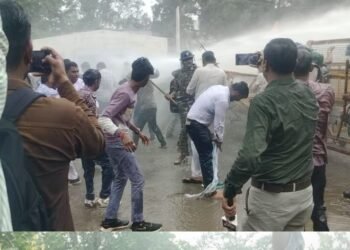 शाजापुर में युवा कांग्रेस का प्रदर्शन, पुलिस से झड़प के बाद वाटर कैनन का इस्तेमाल, मध्य प्रदेश वीडियो न्यूज