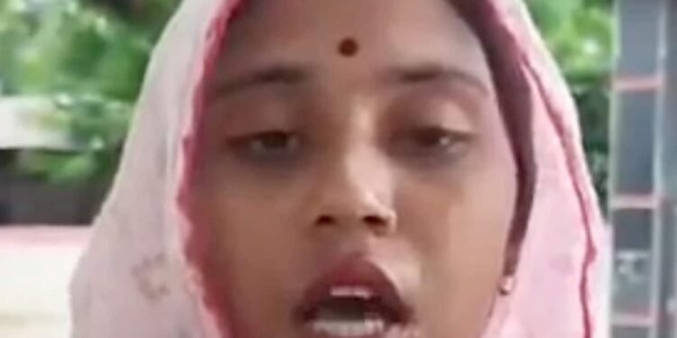 शिवपुरी में 7 लाख दहेज या जमीन की मांग का आरोप, जुड़वा बेटियों संग विवाहिता को निकाला, मध्य प्रदेश वीडियो न्यूज