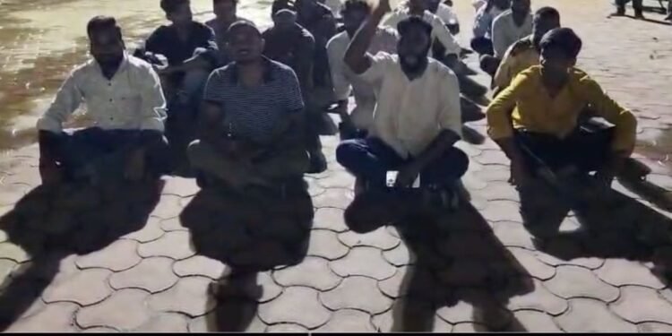 सिंगरौली में नाबालिग से जुड़ा मामला गरमाया, कोतवाली में देर रात तक जुटी भीड़, केस दर्ज, मध्य प्रदेश वीडियो न्यूज