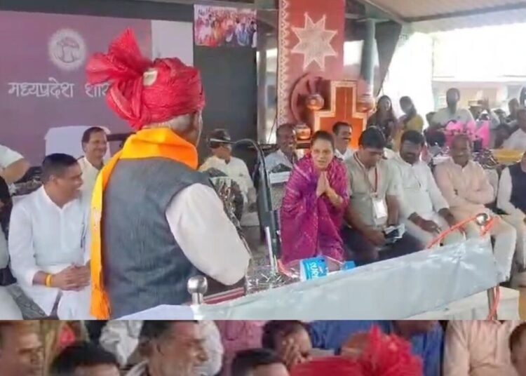 गुना में सीता-द्रौपदी के प्रसंग पर विधायक पन्नालाल शाक्य का बयान, प्रियंका पैंची ने मंच पर जताई आपत्ति, मध्य प्रदेश वीडियो न्यूज