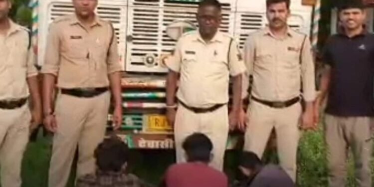 मंदसौर के सीतामऊ में टमाटर से भरे ट्रक से 3 किलो अफीम बरामद, 45 लाख का माल जब्त, 3 आरोपी गिरफ्तार, मध्य प्रदेश वीडियो न्यूज