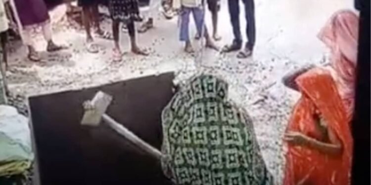 भिंड में तहसीलदार के आदेश के बावजूद निर्माणाधीन शौचालय तोड़ा, CCTV में कैद दबंगई, मध्य प्रदेश वीडियो न्यूज
