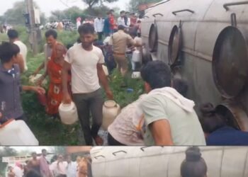 गुना में रिफाइंड ऑयल से भरा टैंकर पलटा, बाल्टी-डिब्बे लेकर तेल भरने पहुंचे लोग, मध्य प्रदेश वीडियो न्यूज