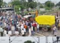 नरसिंहपुर में रेलवे ट्रैक पर फंसी ट्रैक्टर-ट्रॉली, अमरकंटक-पवन एक्सप्रेस समेत ट्रेनें रुकीं, मध्य प्रदेश वीडियो न्यूज