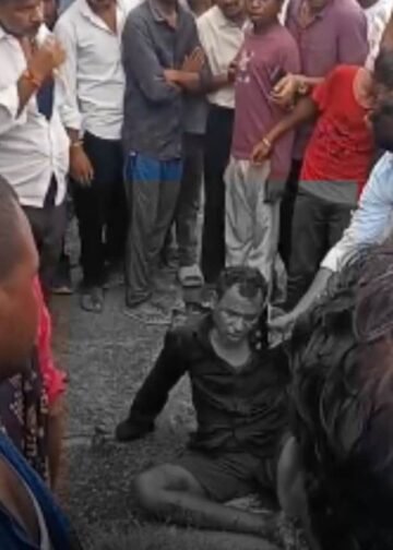 मुरैना के बामनौर में चलती ट्रेन से गिरा युवक, कटा पैर; गंभीर हालत में ग्वालियर रेफर, मध्य प्रदेश वीडियो न्यूज