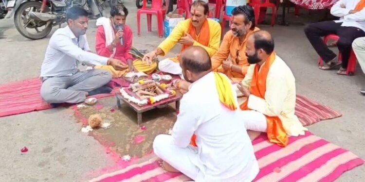 मंदसौर में शिवसेना यूबीटी का 10वें दिन भी धरना जारी, सद्बुद्धि यज्ञ के बाद जल सत्याग्रह की चेतावनी, मध्य प्रदेश वीडियो न्यूज