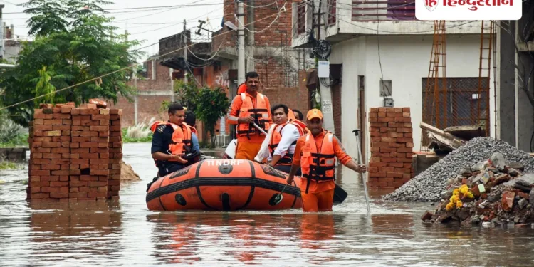 UP Floods: वाराणसी-प्रयागराज में गंगा-यमुना का जलस्तर घटा, कानपुर में बाढ़ का प्रकोप जारी, Uttar-pradesh Hindi News