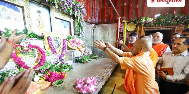यूपी में कृष्ण जन्माष्टमी की धूम, सीएम योगी ने मथुरा जन्मभूमि मंदिर में किए दर्शन-पूजन, Uttar-pradesh Hindi News