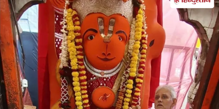 शक्ति काम ना आई तो भक्ति; उज्जैन में हिल नहीं रहे हनुमान जी को अब मनाने की कोशिशें, VIDEO, Madhya-pradesh Hindi News