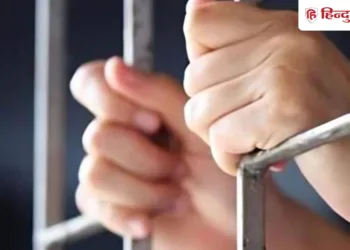 मस्कट से लौटते ही युवक एयरपोर्ट पर गिरफ्तार कर भेजा जेल, होटल में जाकर किया था ये कांड, Uttar-pradesh Hindi News