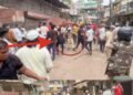 इंदौर के साउथ तोड़ा में रिमूवल कार्रवाई के दौरान हंगामा, धक्के से जमीन पर गिरे एडिशनल DCP, मध्य प्रदेश वीडियो न्यूज