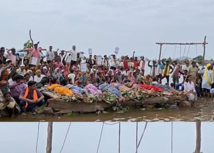 पन्ना में बांध विस्थापन के खिलाफ दूसरे दिन भी ‘चिता आंदोलन’, मुआवजा और पुनर्वास की मांग, मध्य प्रदेश वीडियो न्यूज
