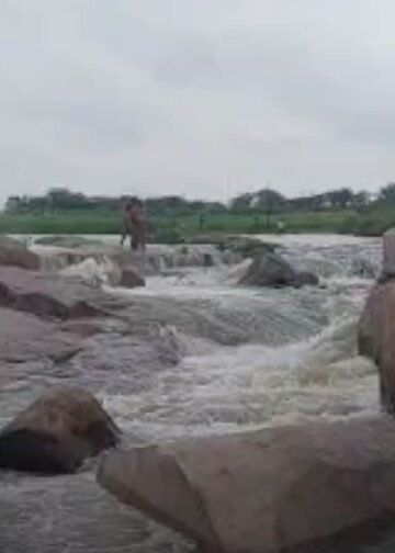 धूमेश्वर धाम में दर्दनाक हादसा, तौलियों की रस्सी 38 सेकंड पकड़े रहा मुकेश; सिंध नदी में डूबकर मौत, मध्य प्रदेश वीडियो न्यूज